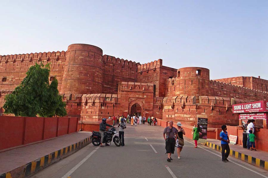 HiTours India slide Agra Fort