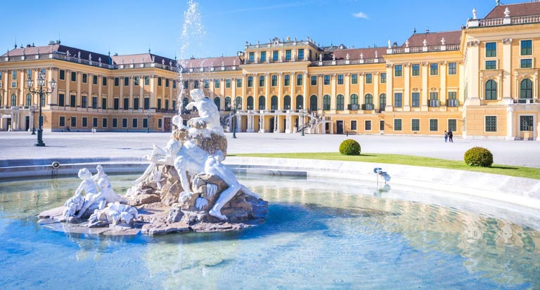 Wien Schloss Schonbrunn e1645523725492 1