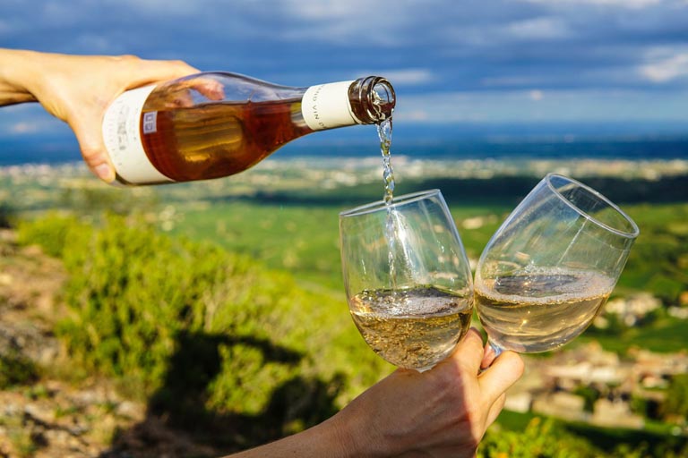 Wine elle hughes rYEUdOG2ves unsplash 1